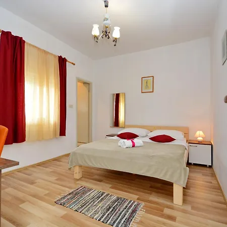 Busljeta * Starigrad Paklenica